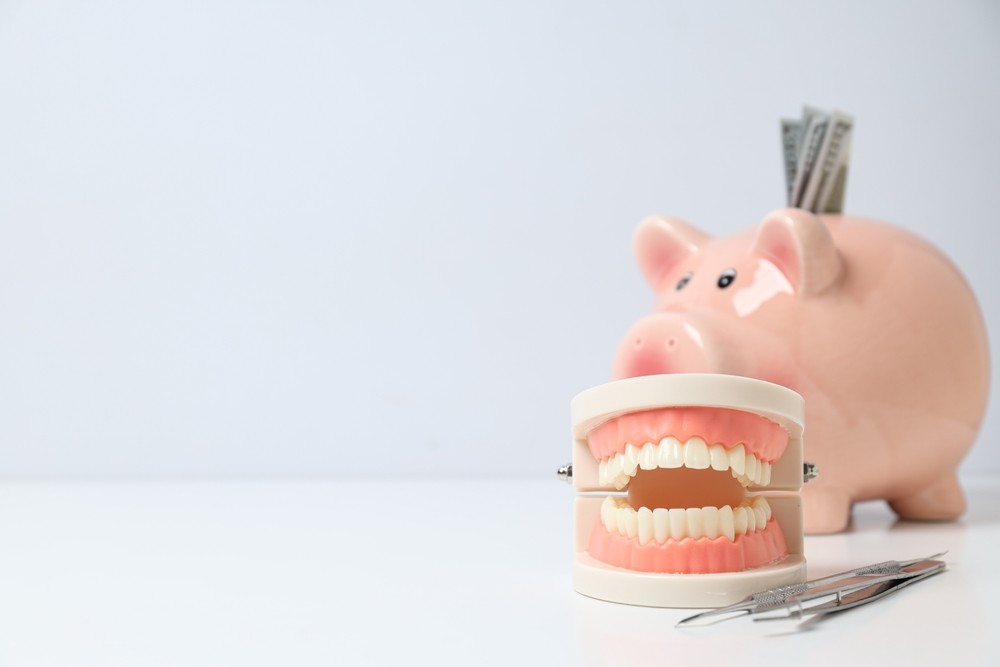 2025三大假牙價格比較表!從假牙材質、價格影響因素一次懂 解析單類假牙價錢常見問題