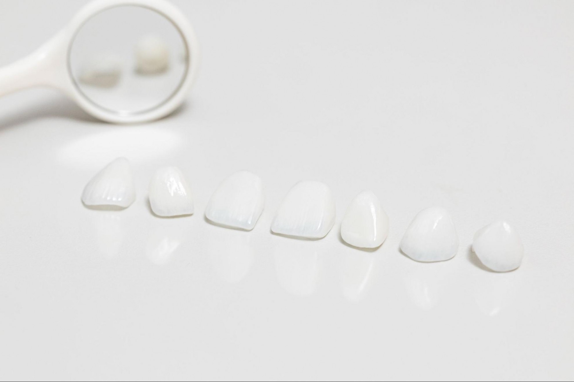 一日假牙是什麼?一次看懂一日假牙與傳統假牙的差異 了解一日假牙與一般假牙的差別