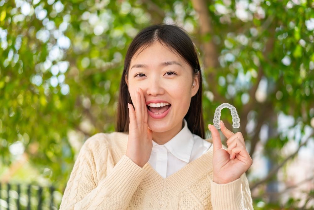 隱形矯正費用多少?隱形矯正選擇全攻略,認識3大常見品牌 隱適美價格會比傳統金屬矯正貴許多